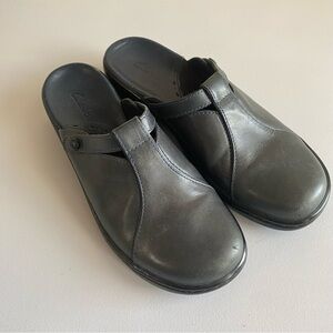 Clarks black leather women’s mules